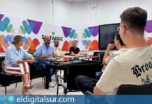 Reunión del área de Fiestas con diseñadores de reinas del Carnaval de Santa Cruz de Tenerife