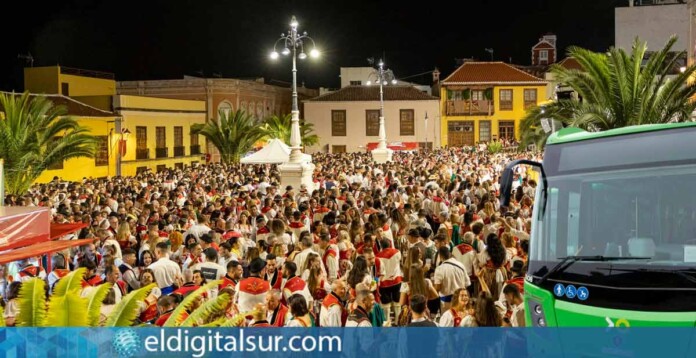 Titsa refuerza las líneas de guagua con servicios adicionales para el Baile de Magos de La Orotava
