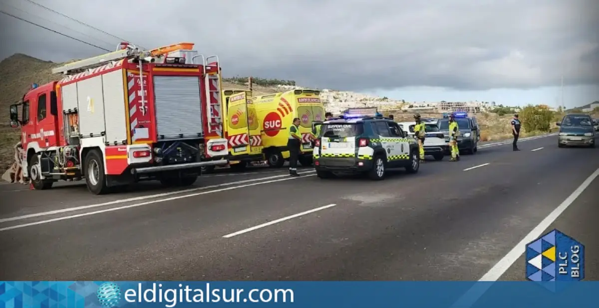 Efectivos de emergencia y seguridad actuaron en la zona del accidente mortal ocurrido este martes en la carretera TF-28, en el municipio de Arona