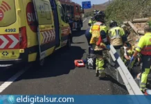 Imagen del dispositivo de emergencias desplegado en la TF-1 a la altura de Güímar tras el accidente del motorista