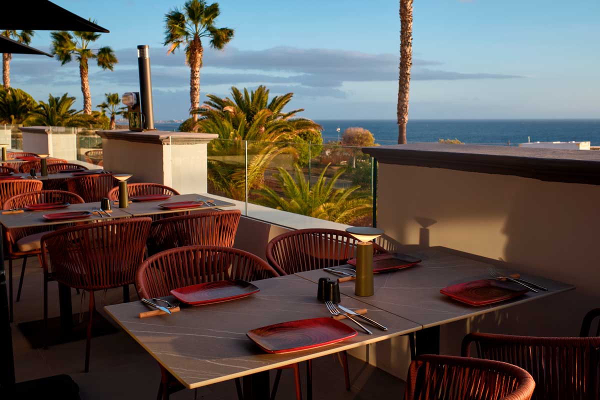 La terraza exterior del restaurante Volcán