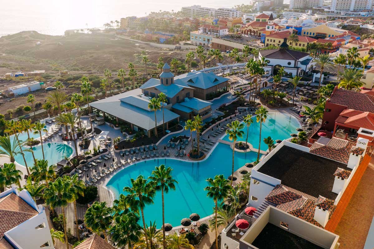 Panorámica de la costa sur de Tenerife desde el Bahia Principe Escape, con vistas privilegiadas al Atlántico desde Costa Adeje