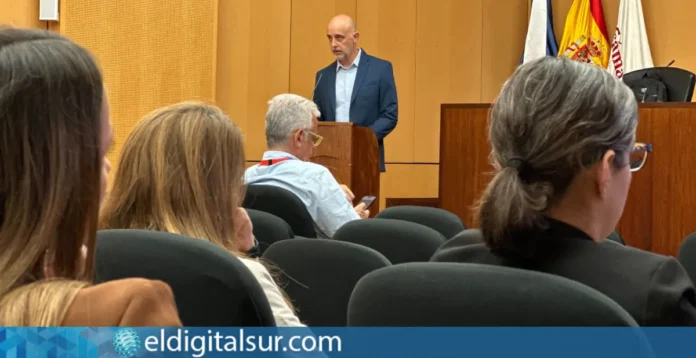 Participantes durante la jornada informativa sobre certificaciones de sostenibilidad y normativa ambiental celebrada en Santa Cruz de Tenerife