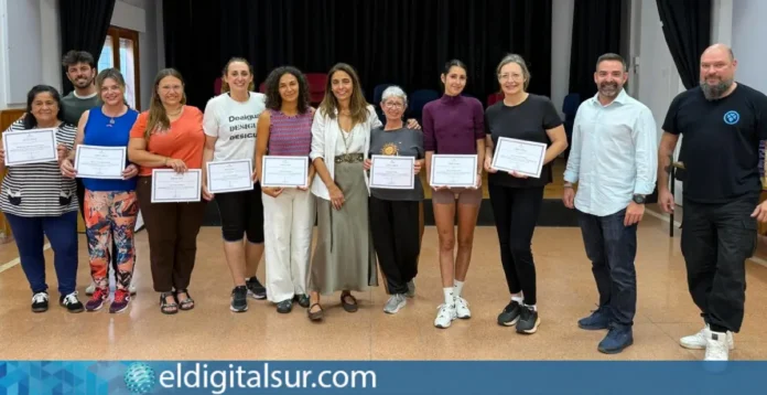 Participantes durante una de las sesiones de defensa personal organizadas en los centros comunitarios de Santa Cruz de Tenerife.
