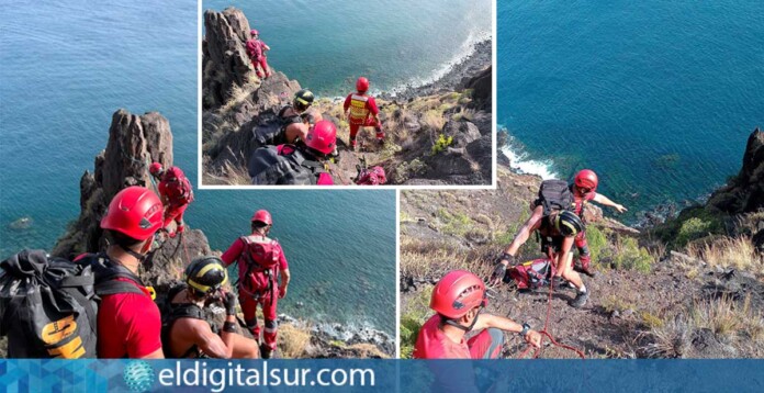 Rescate de montaña en la zona de Igueste de San Andrés, donde los bomberos realizaron un descenso con cuerdas