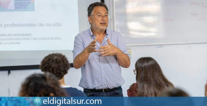 Antonio Rodríguez Hernández, director del curso de la Universidad de Verano de Adeje sobre autocuidado emocional y bienestar de los cuidadores