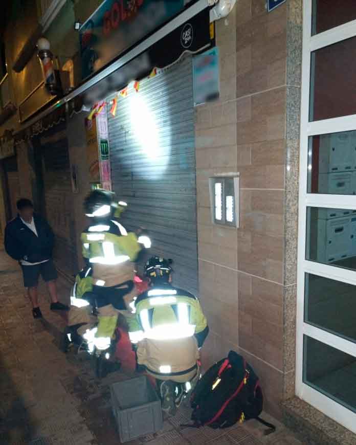 Apertura de la puerta de un establecimiento en El Sobradillo