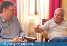 Arturo González e Iván Martín durante el encuentro de trabajo para reforzar la coordinación en materia de seguridad y emergencias en San Miguel de Abona