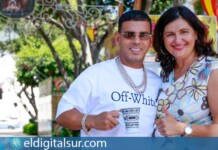 La alcaldesa de Güímar, Carmen Luisa Castro, recibe a Tito El Bambino antes de su concierto en las Fiestas Patronales