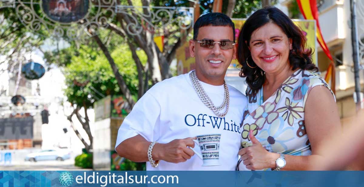 Carmen-Luisa-Castro-Tito-El-Bambino-100726 La alcaldesa de Güímar, Carmen Luisa Castro, recibe a Tito El Bambino antes de su concierto en las Fiestas Patronales