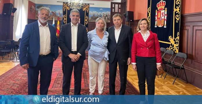 Carlos Braun Borges, Narvay Quintero, María del Carmen Díaz Rodríguez, Luis Planas e Isabel Artime, durante la clausura de los actos conmemorativos de las Reservas Marinas de Interés Pesquero de Canarias