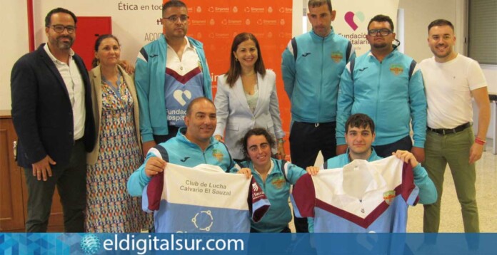 Firma del convenio de patrocinio entre el Club de Lucha El Calvario-El Sauzal y Sinpromi para impulsar la lucha canaria sénior e inclusiva en Tenerife