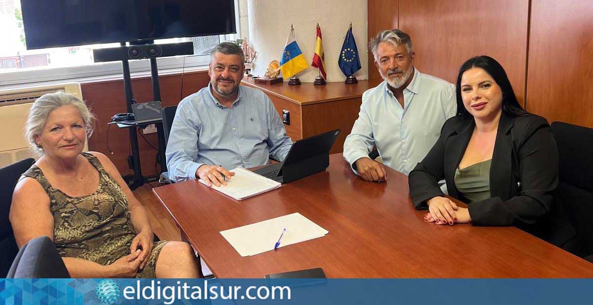 María-del-Carmen-Díaz-Rodríguez,-Esteban-Cipriano-Reyes-Hernández,-Carlos-Braun-Borges-y-Melania-Santos-240726 De izquierda a derecha, María del Carmen Díaz Rodríguez, presidenta nacional de FENAPA; Esteban Cipriano Reyes Hernández, director general de Pesca del Gobierno de Canarias; Carlos Braun Borges, delegado autonómico de FENAPA Canarias; y Melania Santos, concejal del Sector Primario del Ayuntamiento de Arona
