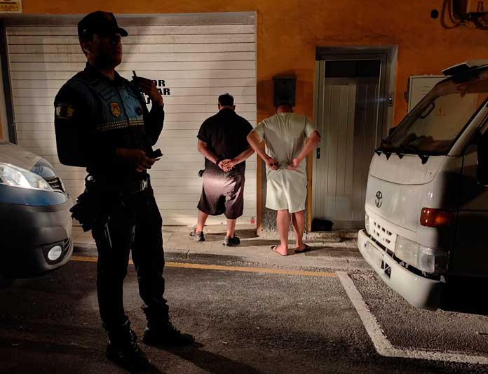 Agentes de la Policía Local de La Laguna durante uno de los operativos especiales desarrollados el pasado fin de semana en distintos puntos del municipio
