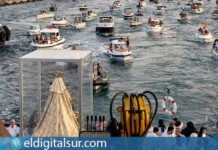 La Virgen del Carmen durante su tradicional procesión marítima