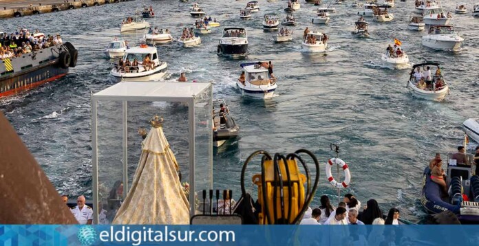 Procesión-Marítima-Virgen-del-Carmen-Santa-Cruz-150726 La Virgen del Carmen durante su tradicional procesión marítima