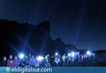 Participantes contemplando la noche de las perseidas