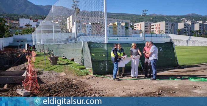 Visita institucional al Estadio de Los Cuartos durante las obras de modernización de la instalación