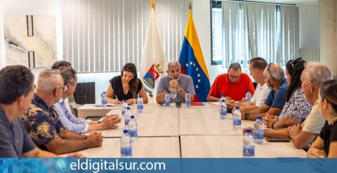 Reunión del Ayuntamiento de Adeje con entidades del municipio para coordinar la ayuda a los afectados por los terremotos en Venezuela / EDS