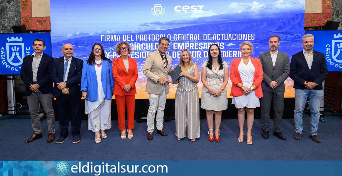 Representantes del Cabildo de Tenerife y del CEST tras la firma del acuerdo de colaboración para impulsar el desarrollo económico y social del sur de la isla