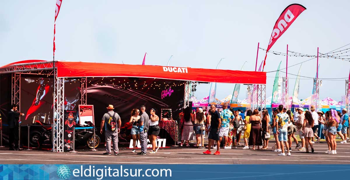Exposición de modelos Ducati durante el Tenerife Cook Music Fest 2026