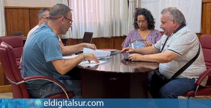 Representantes del colectivo vecinal El Carmen Se Mueve y del Ayuntamiento de Arafo durante la reunión de presentación del Plan Director de Organización