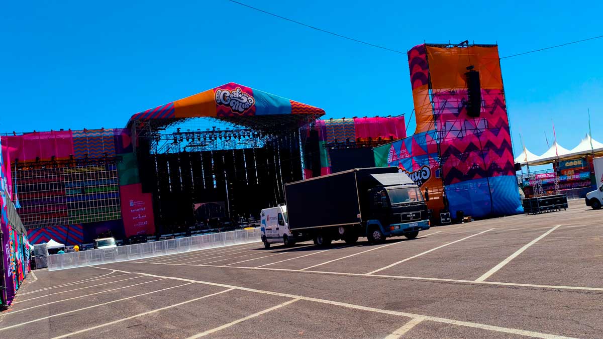 El escenario principal del Tenerife Cook Music Fest, ultimando los preparativos para recibir a miles de asistentes en la quinta edición del festival en Santa Cruz de Tenerife