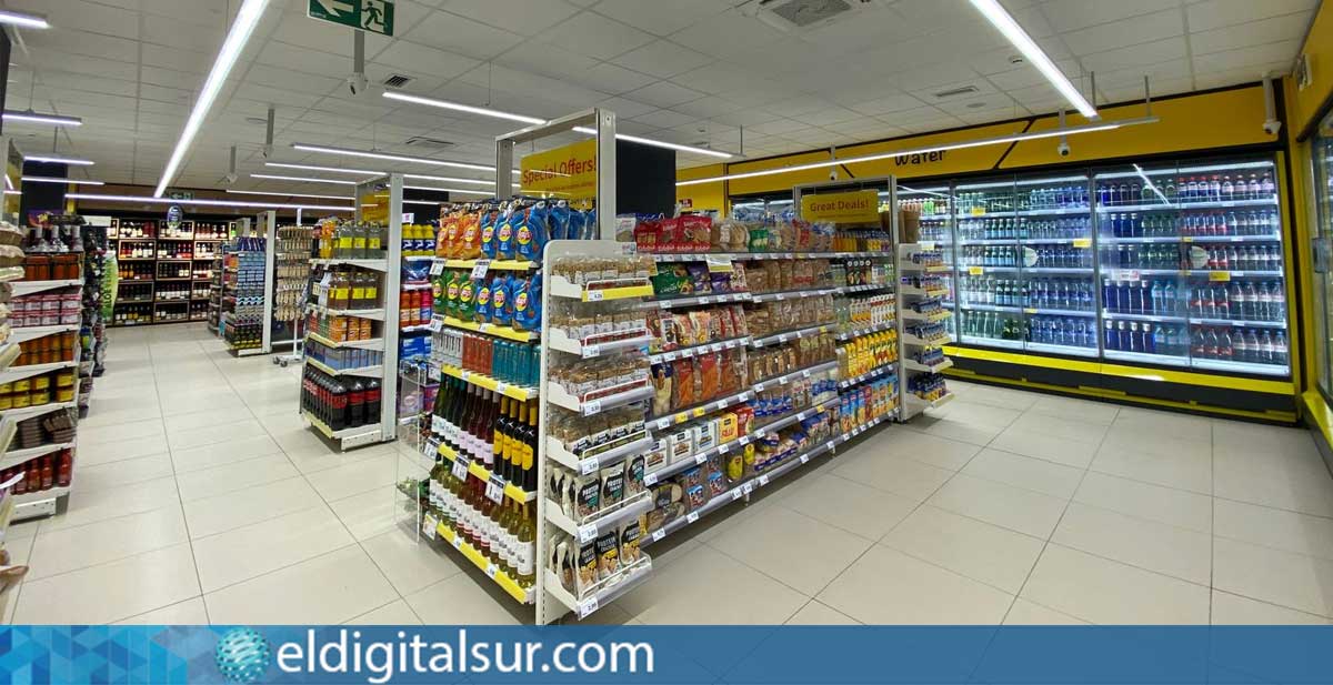 Interior de la nueva tienda HiperDino Express Masaru en Puerto de la Cruz