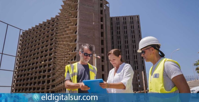 Inicio de las obras de emergencia para reforzar el cerramiento y bloquear los accesos al histórico hotel abandonado de Añaza