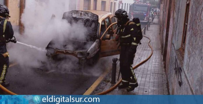 Incendio de un vehículo en La Laguna