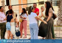 Representantes del PSOE de Granadilla de Abona durante la visita al Paseo Atlántico de El Médano para comprobar el estado de las obras