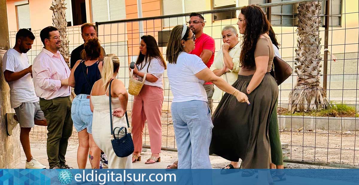 miranda-visita-paseo-300726 Representantes del PSOE de Granadilla de Abona durante la visita al Paseo Atlántico de El Médano para comprobar el estado de las obras