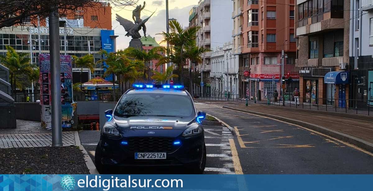 patrulla-policia-nacional1-230726 Patrulla de la Policía Nacional en una calle de Santa Cruz de Tenerife