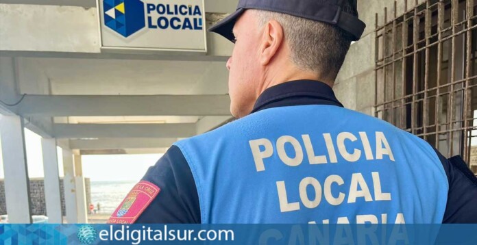 Agentes de la Policía Local de Puerto de la Cruz durante un servicio de seguridad ciudadana en el municipio