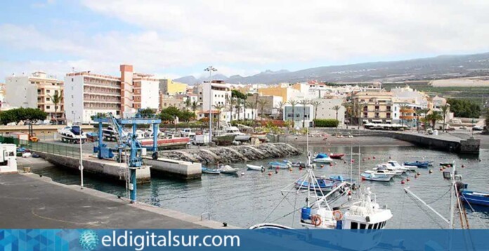 Foto Archivo: Vista general del puerto de Playa de San Juan, en el municipio de Guía de Isora / EDS