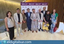 Inauguración oficial de la 33ª edición de la Universidad de Verano de Adeje en el Auditorio municipal con presencia de autoridades locales y universitarias.