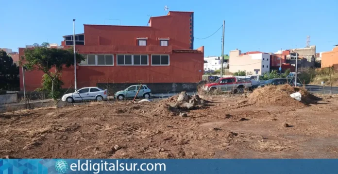 Obras para habilitar 30 plazas de aparcamiento provisional en Valle Tabares