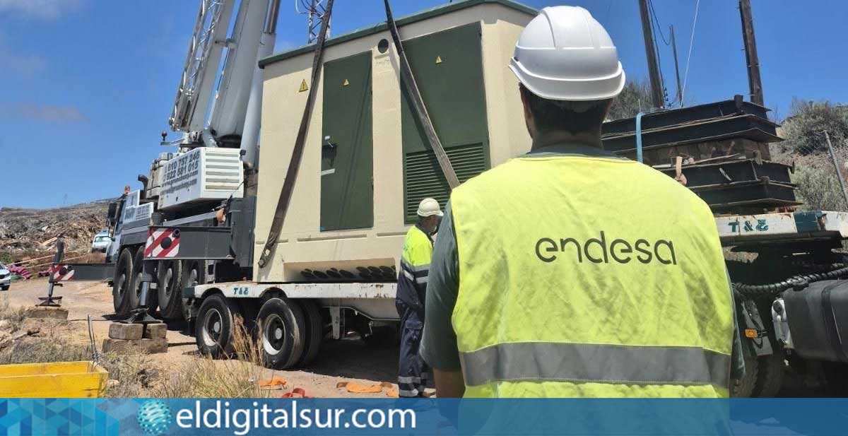 Endesa-190826 Un técnico de Endesa, durante una de las obras de cierre de anillo eléctrico realizadas en Tenerife