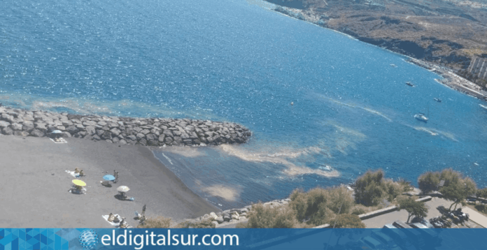 Manchas sospechosas detectadas en la costa de El Rosario