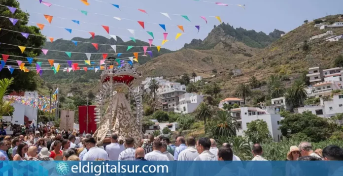 La procesión de Nuestra Señora de las Nieves reunió a numerosos vecinos y visitantes en las calles de Taganana durante la jornada principal de las fiestas patronales