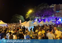 Miles de personas disfrutaron en la plaza central de El Médano de una nueva edición de 'Sensaciones, Sabores de Verano'