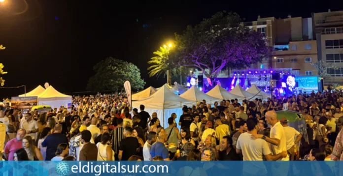 Miles de personas disfrutaron en la plaza central de El Médano de una nueva edición de 'Sensaciones, Sabores de Verano'