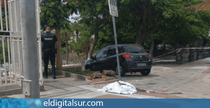 Agentes de la Policía Nacional en el lugar de la reyerta en Las Américas