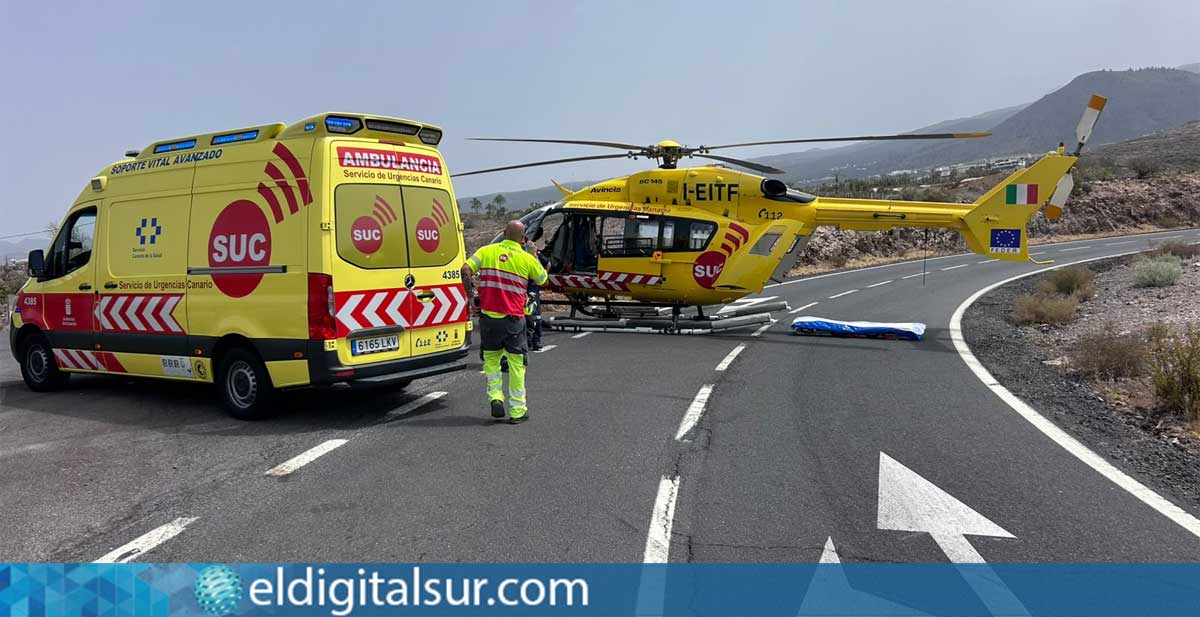 ambulancia-helicoptero-suc-010826 Una ambulancia del Servicio de Urgencias Canario (SUC) y el helicóptero medicalizado