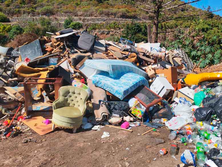 Acumulación de basura en la zona de Cabeza Guanche, cuyo estado ha sido denunciado por el Grupo Municipal Socialista de San Juan de la Rambla