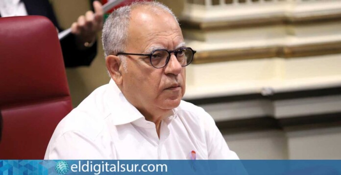 Casimiro Curbelo, portavoz de ASG en el Pleno del Parlamento de Canarias / EDS