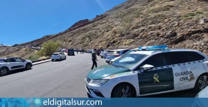 Agentes de la Guardia Civil durante el dispositivo de vigilancia y prevención desplegado en el Parque Nacional del Teide