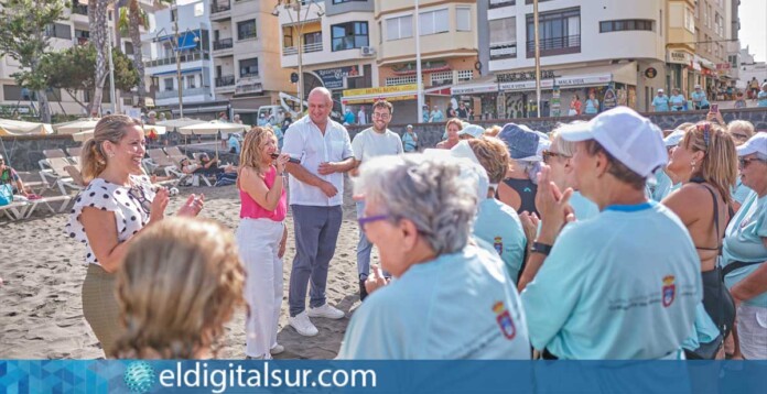 mayores-granadilla-040826 Rosa Dávila, presidenta del Cabildo de Tenerife, durante su visita a las actividades organizadas por el Proyecto FARO junto a vecinos de Granadilla y San Miguel