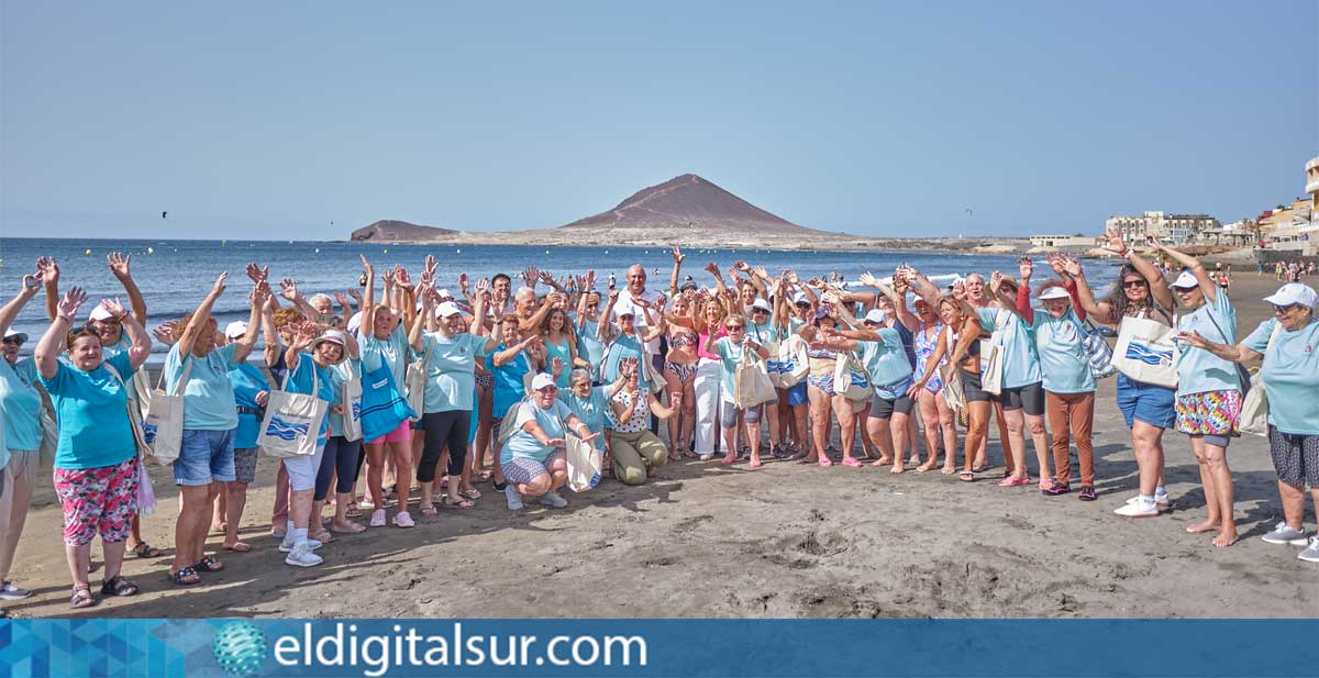 Mayores participantes durante la jornada de salud y prevención celebrada en la playa de El Médano