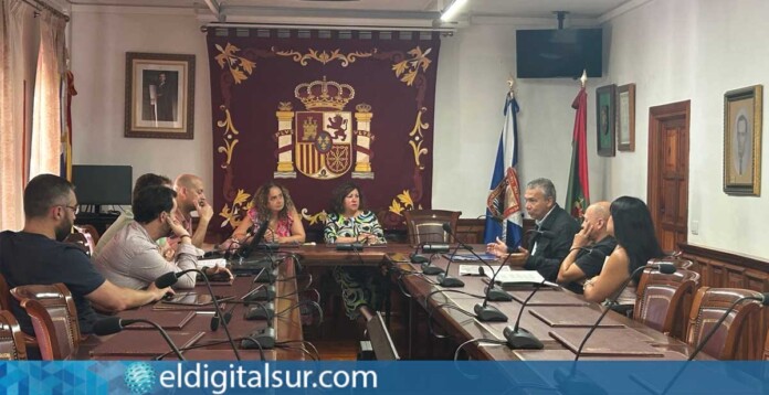 Dámaso Arteaga y la alcaldesa Sandra Izquierdo, junto a técnicos del Cabildo de Tenerife y del Ayuntamiento de Tacoronte